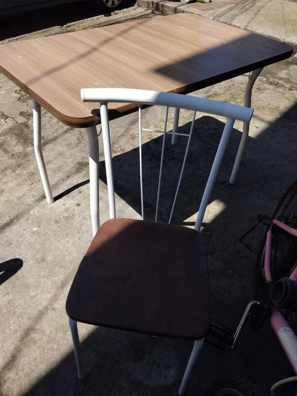 Mesa simples com uma cadeira - Foto 5