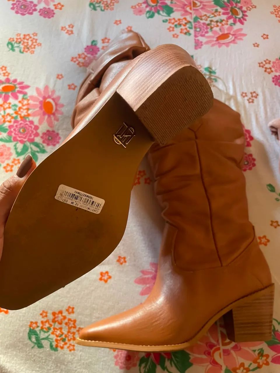 Bota salto médio couro camel - Foto 3