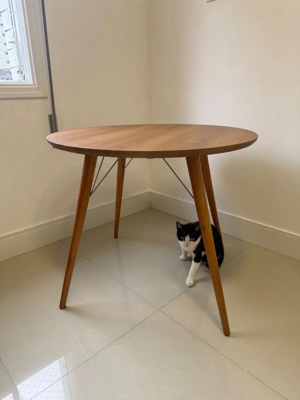 Mesa de Jantar Redonda Modelo Eiffel