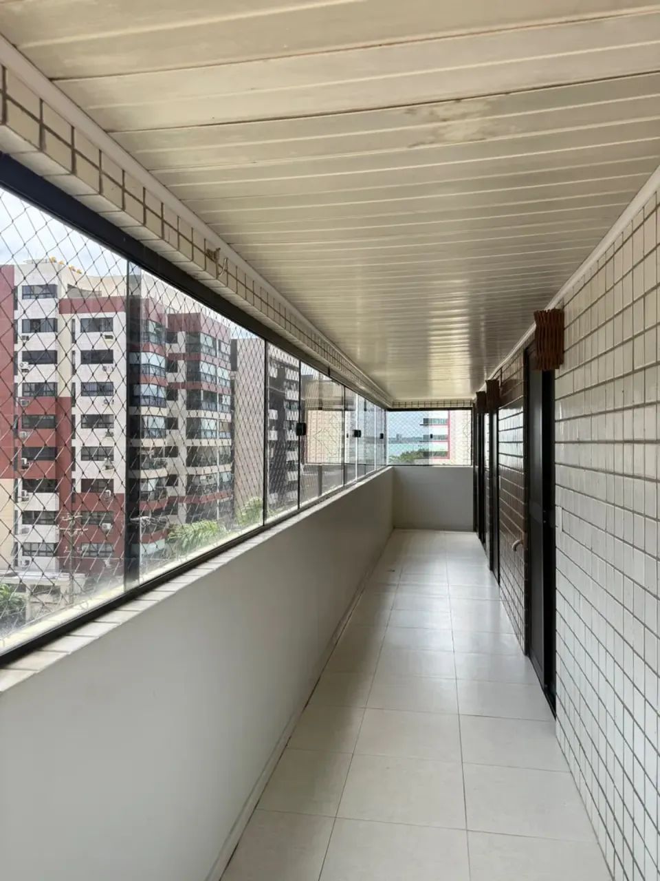 Porteiro Fechada uma quadra da praia - Foto 2
