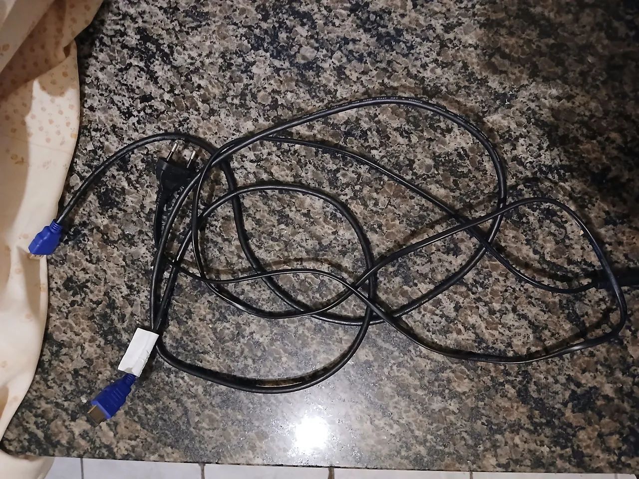 Ps3 em perfeito estado com todos o componentes mais 1 controle e 6 jogos - Foto 3