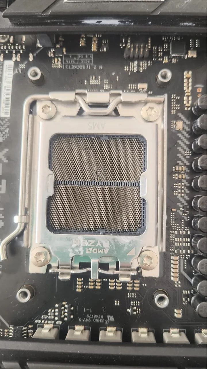 Placa mãe Rog Strix B650 E Hero  - Foto 3