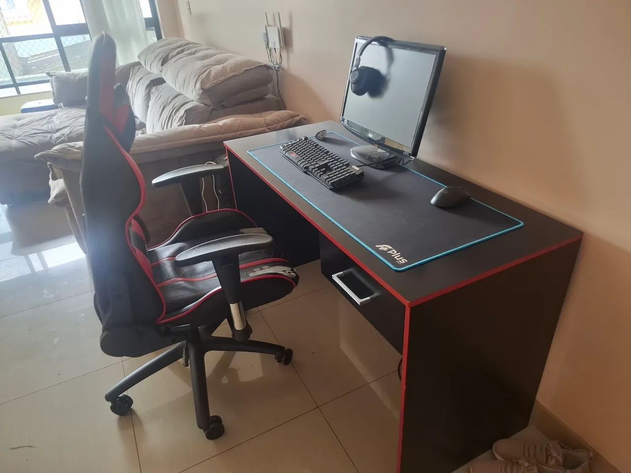 PC gamer, com mesa e cadeira - Foto 4