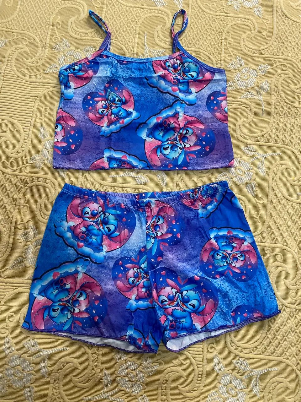 Lote de Camisolas e Pijamas - Foto 2