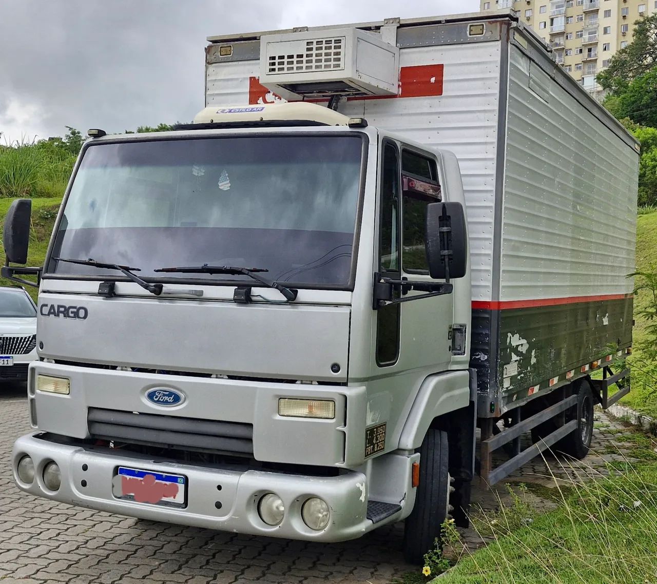 VENDO E FINANCIO  Ford Cargo 815e  com ar elétrico. - Foto 2