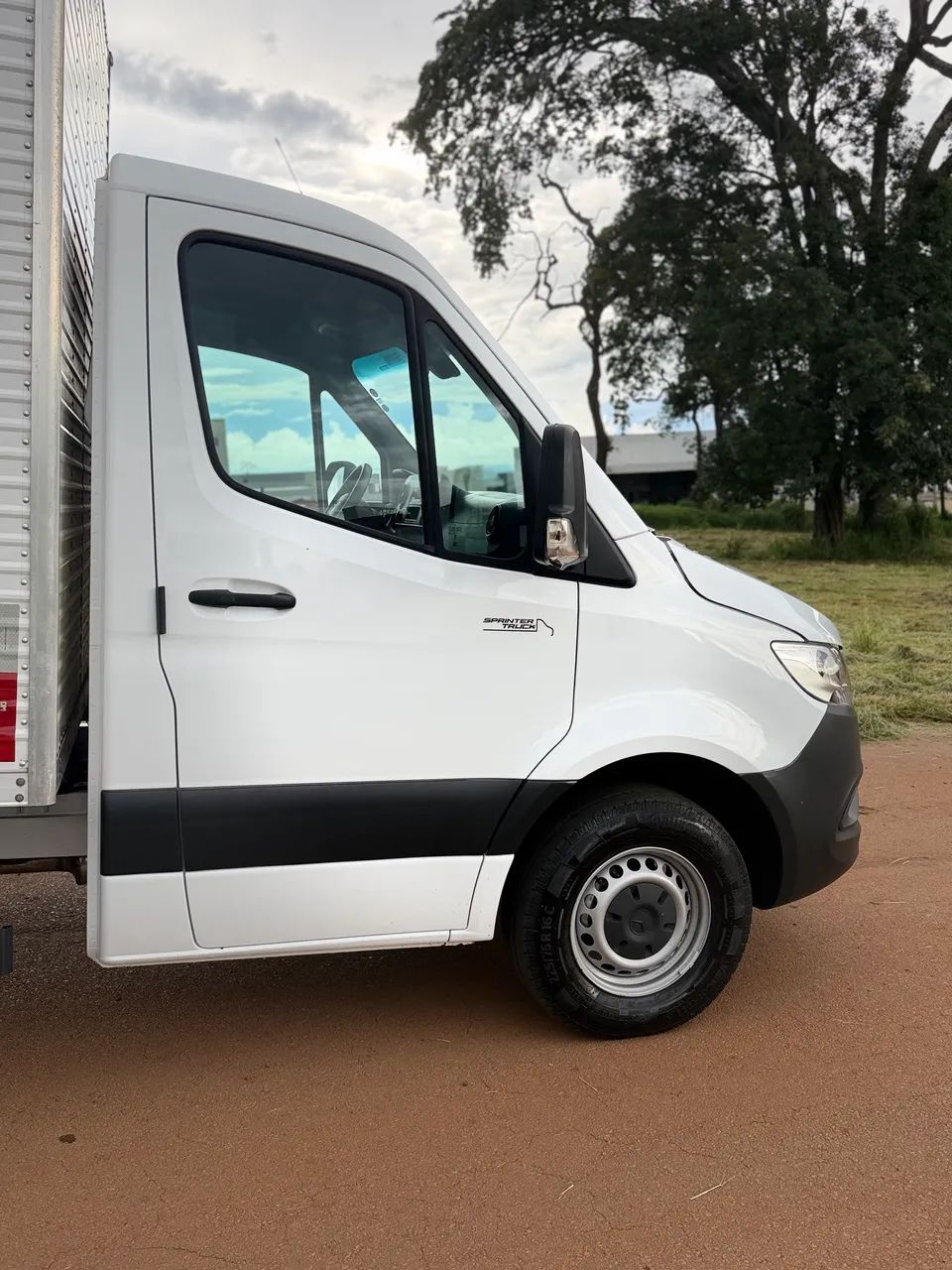 Sprinter 417 Chassi 2024 com baú  - Foto 5