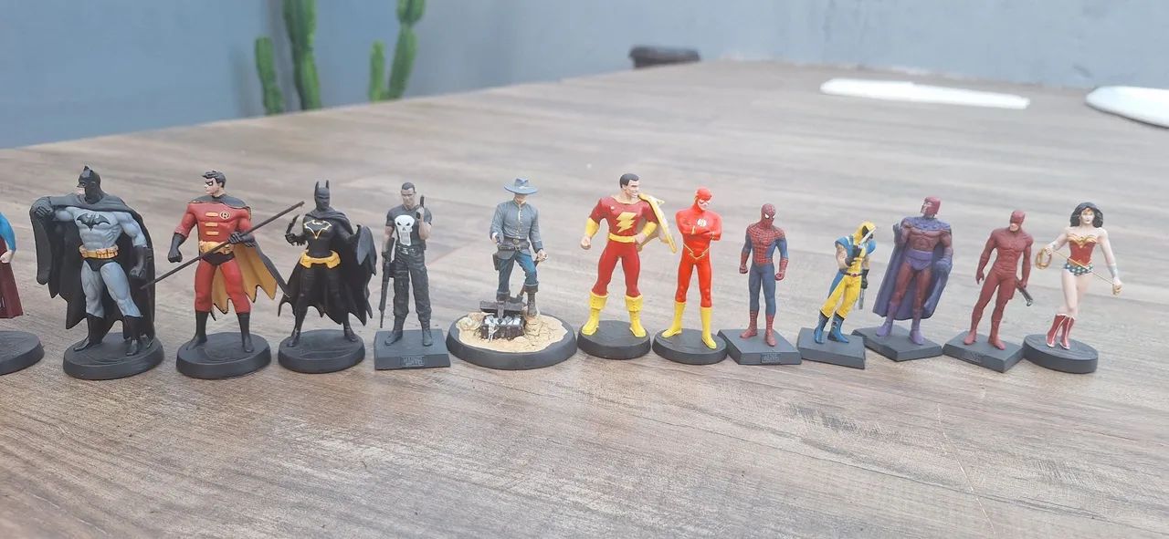 Super Heróis - feitos em chumbo - Foto 2