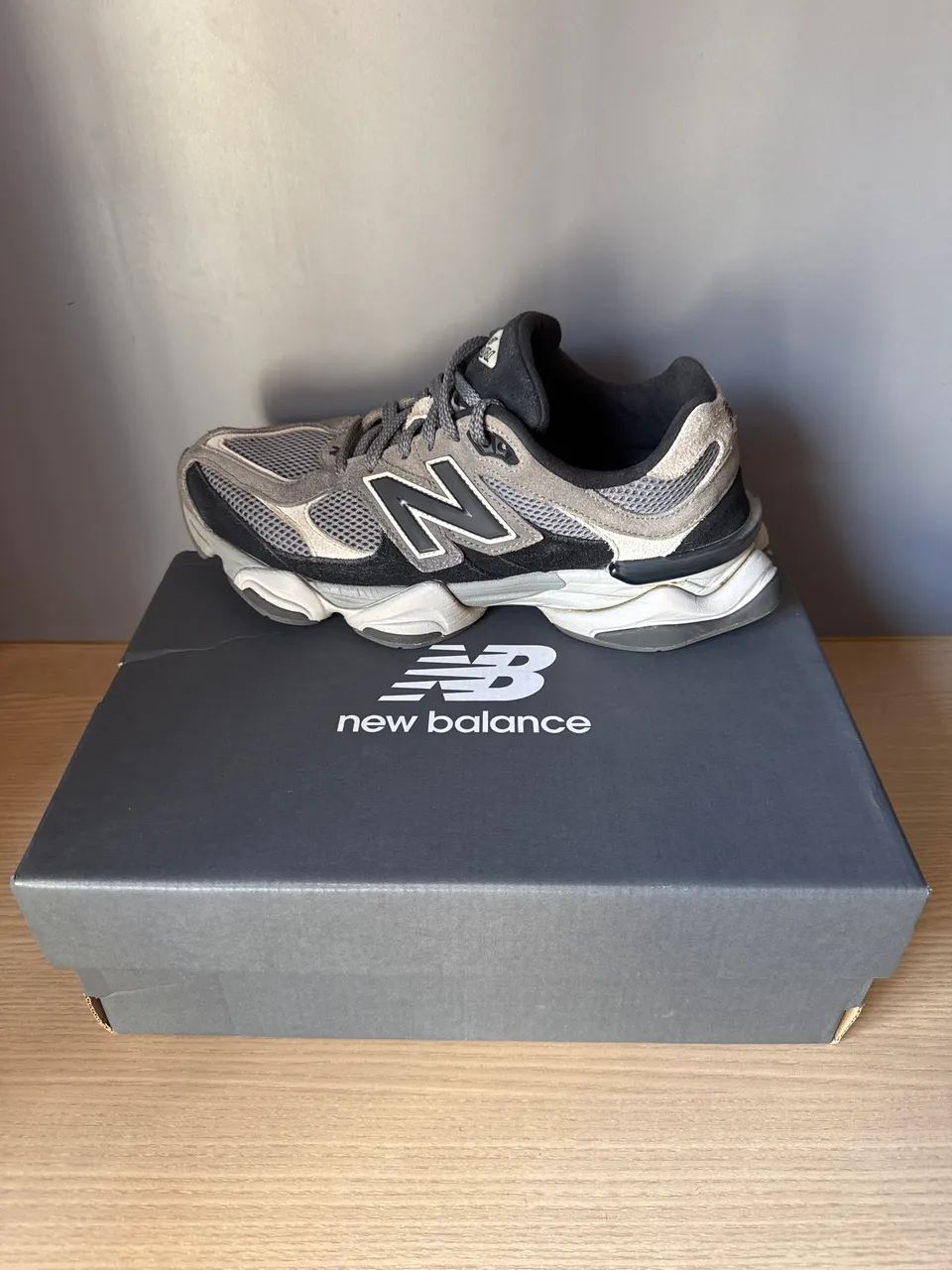 Tênis New Balance 9060