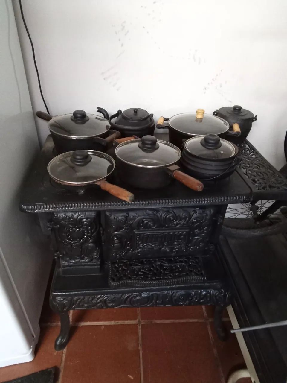 Fogão e Panelas de Ferro Fundido. - Foto 2