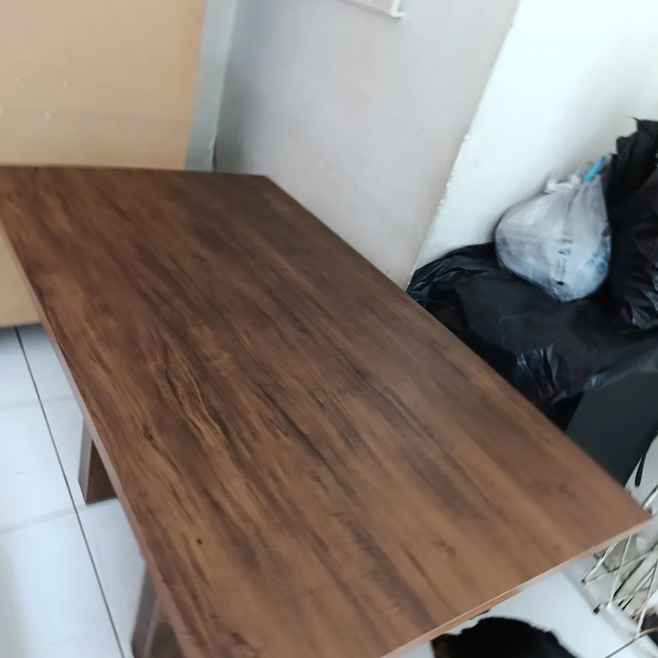 Mesa com 6 cadeiras , vendo ou troco por uma geladeira  - Foto 4
