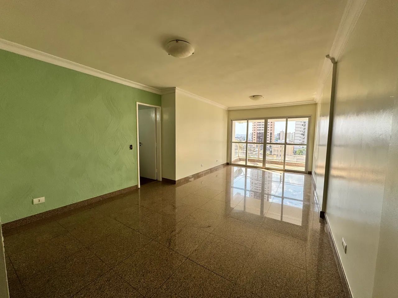 Apartamento no Setor Oeste  3 Quartos