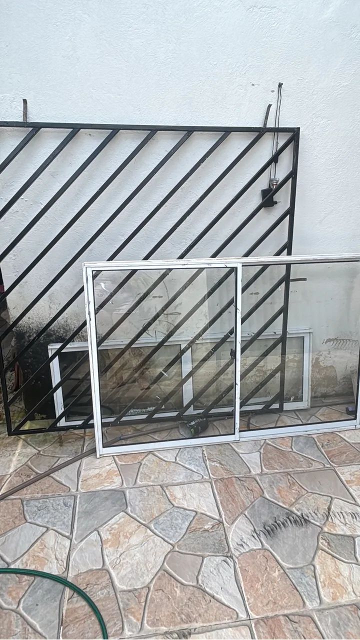 Janelão com grade 