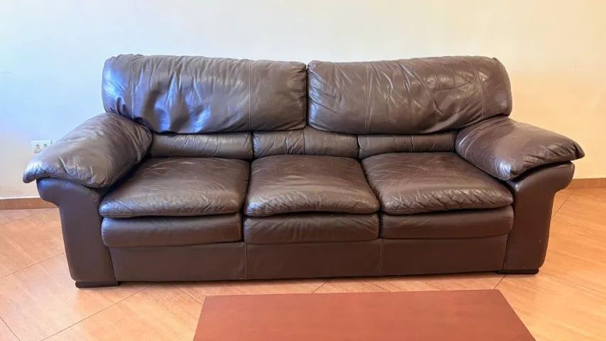Conjunto de sofás usados em couro 2 e 3 Lugares - Marrom - Foto 3