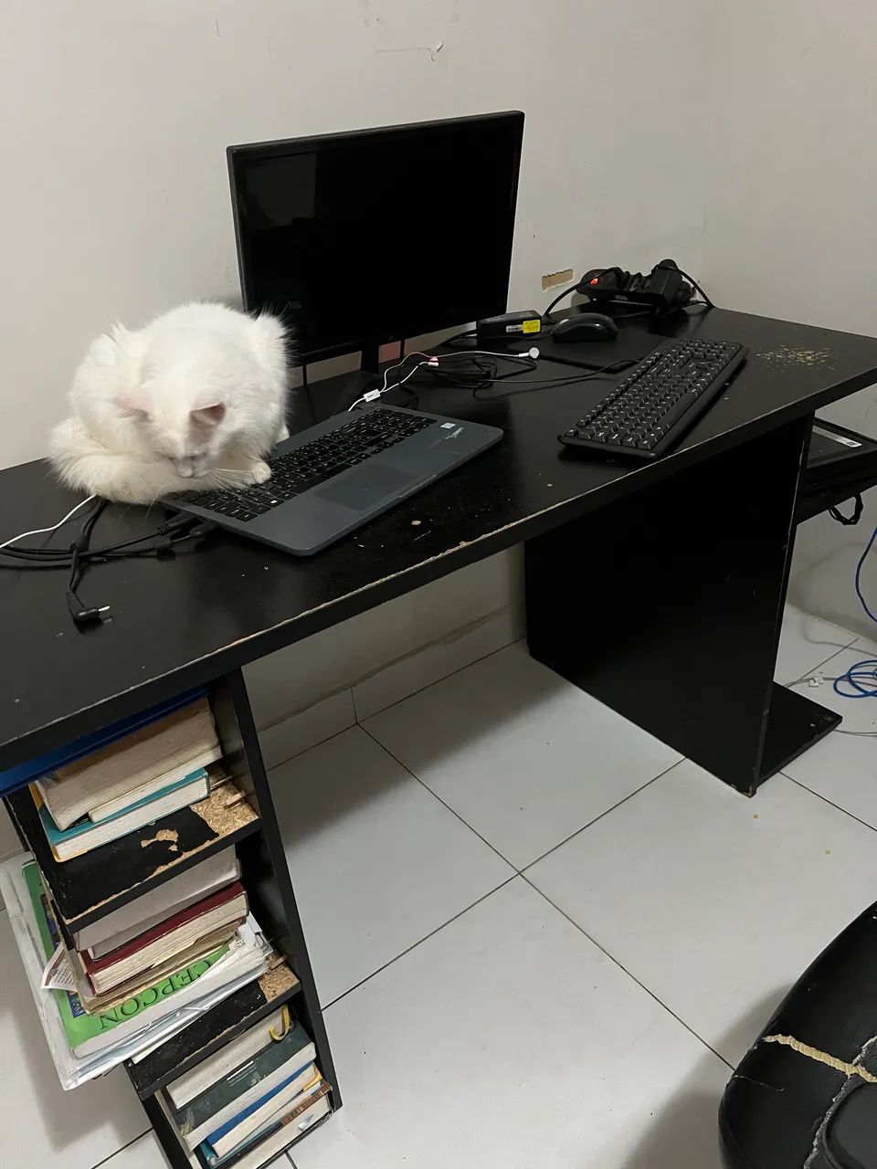 Vende-se escrivaninha madeira 