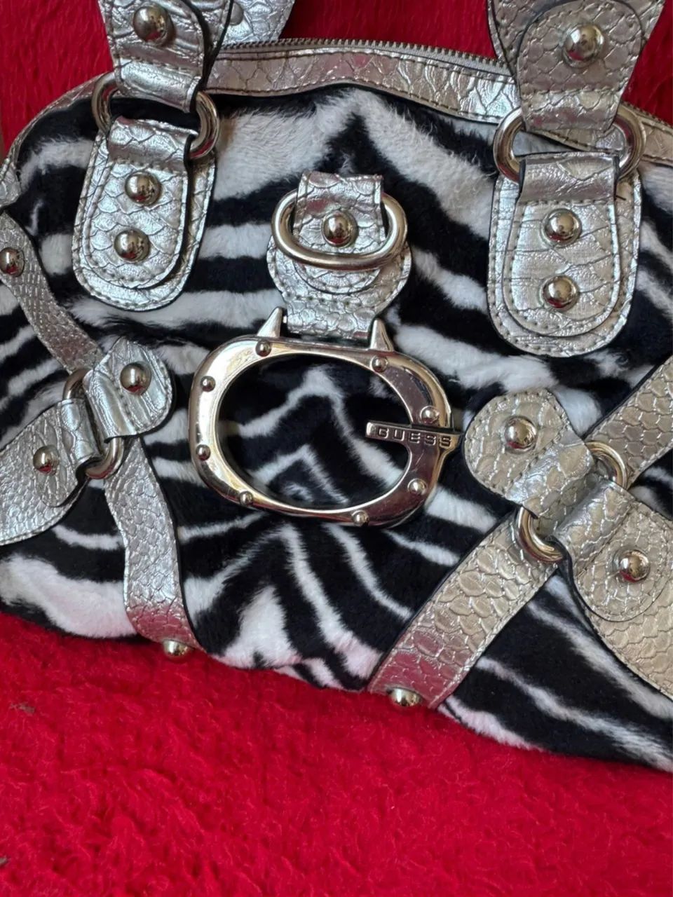 Bolsa Guess Pelinhos Zebra - Foto 2
