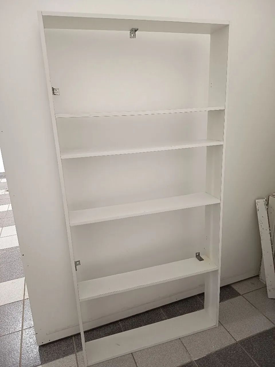 Estante de MDF bem conservada 