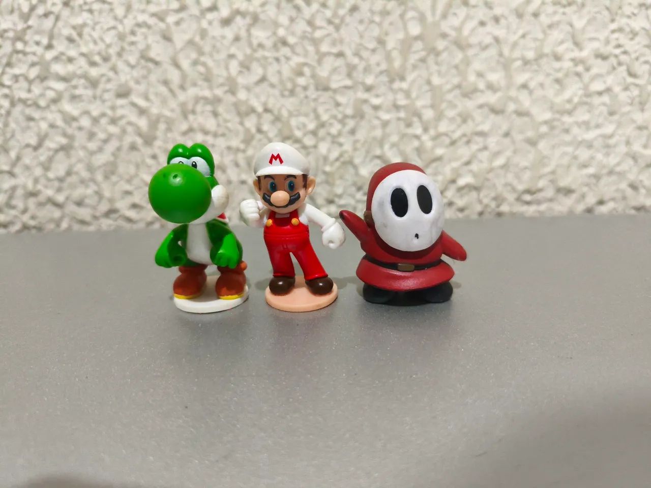 Lote de bonecos Yoshi, Mario e Shy Guy originais Nintendo 