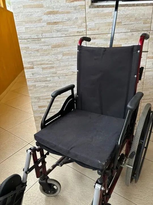 Cadeira de Rodas com Encosto de Cervical - Foto 2