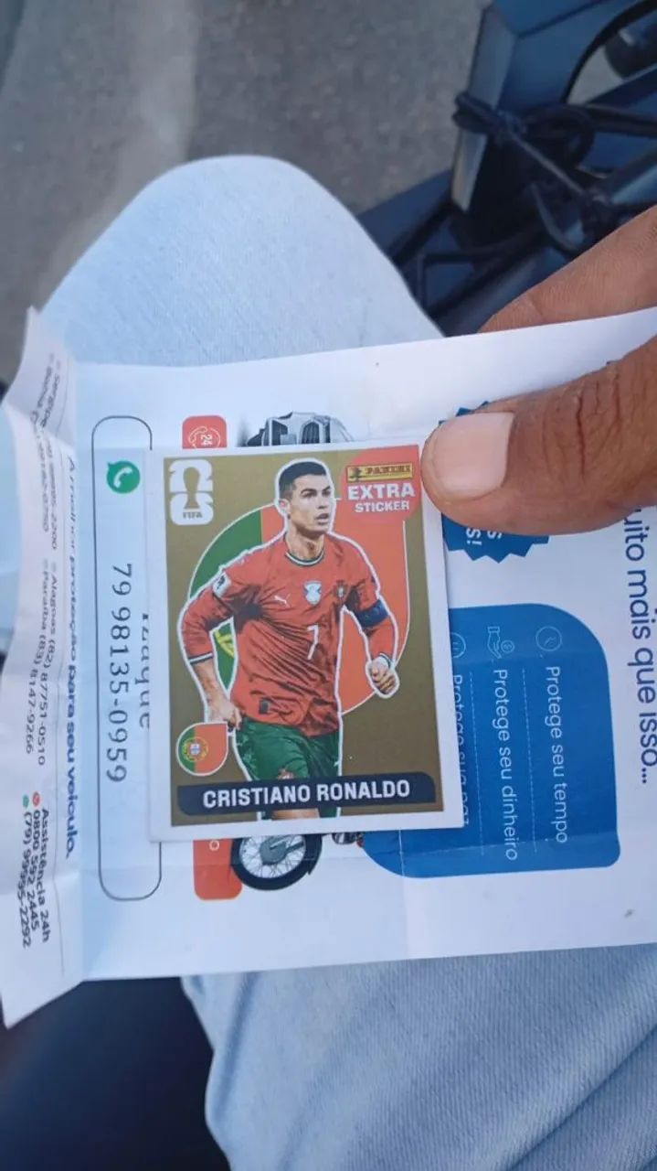 CR7 ouro.... figurinha 