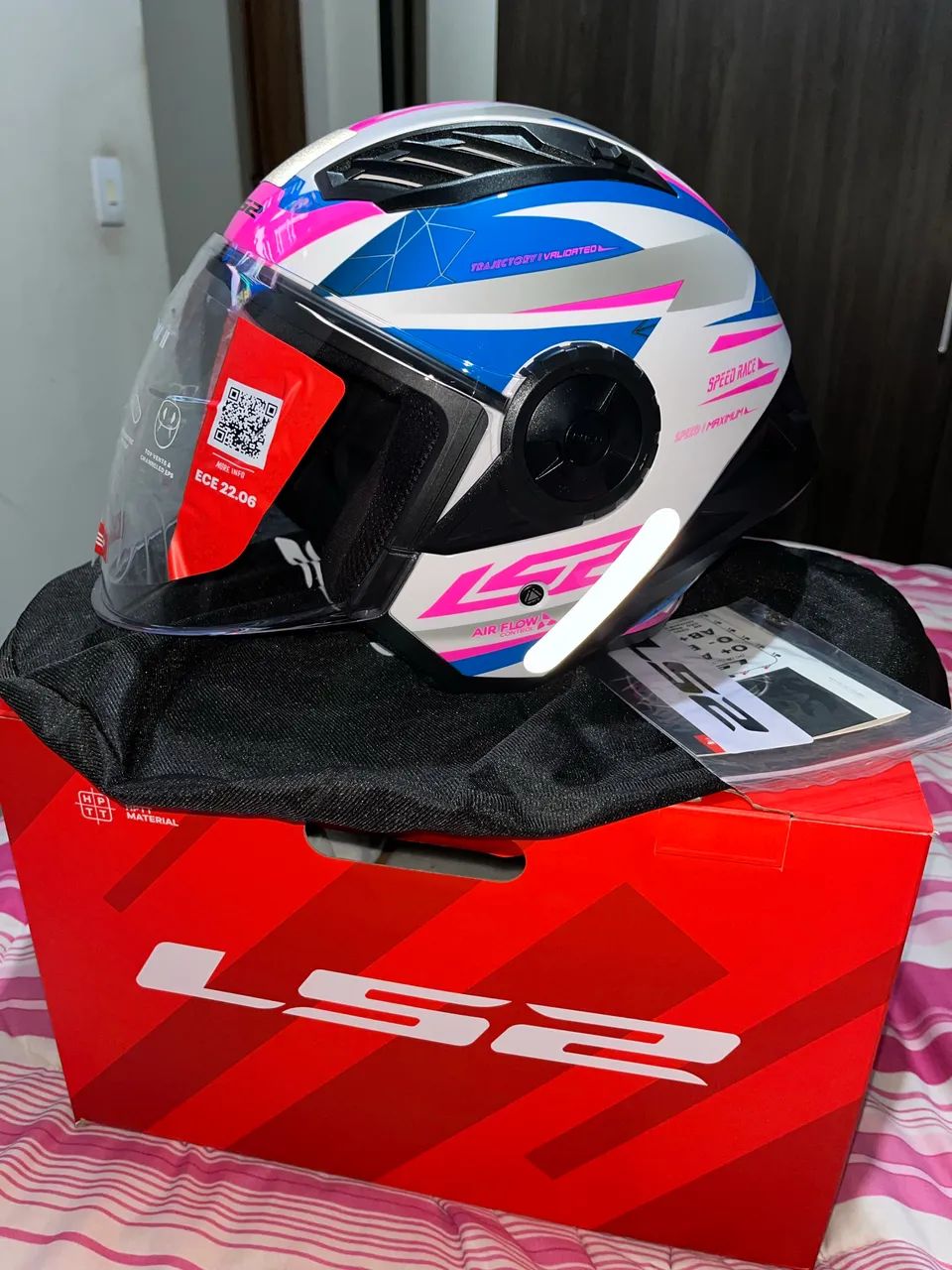 CAPACETE NOVO. 