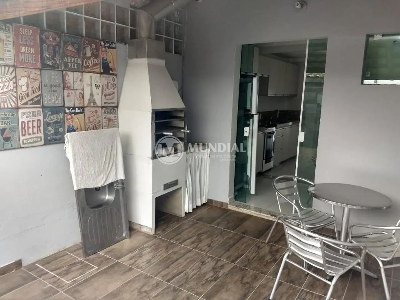 SOBRADO EM CAMBORIÚ