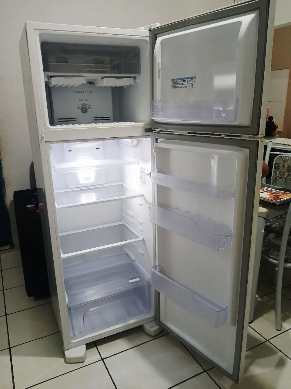 Geladeira Electrolux semi nova  - Foto 2