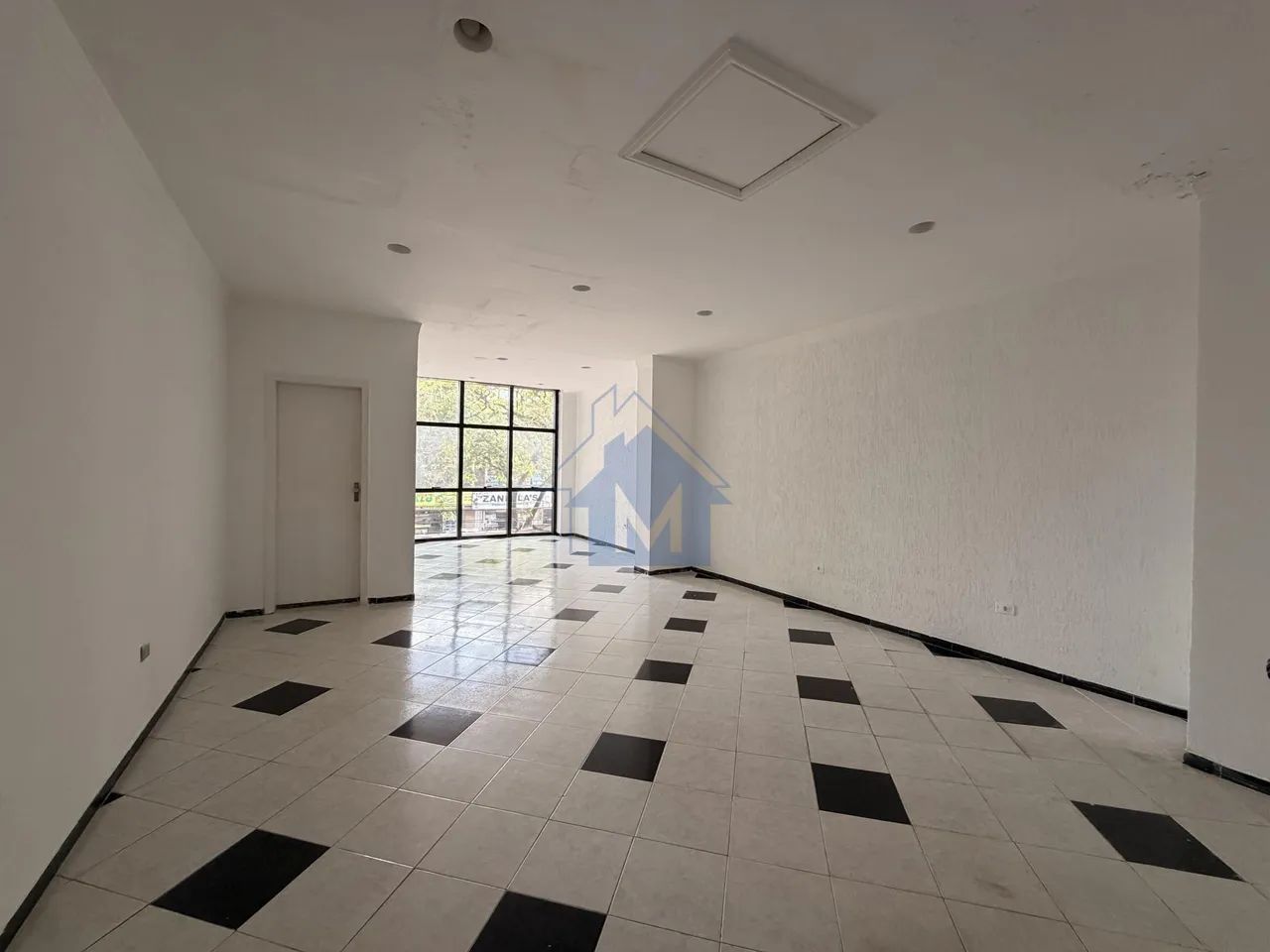 Sala Comercial em Centro Comercial Pietro Angelo.