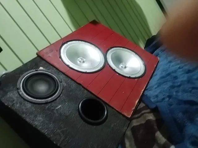 Caixa de som de carro 