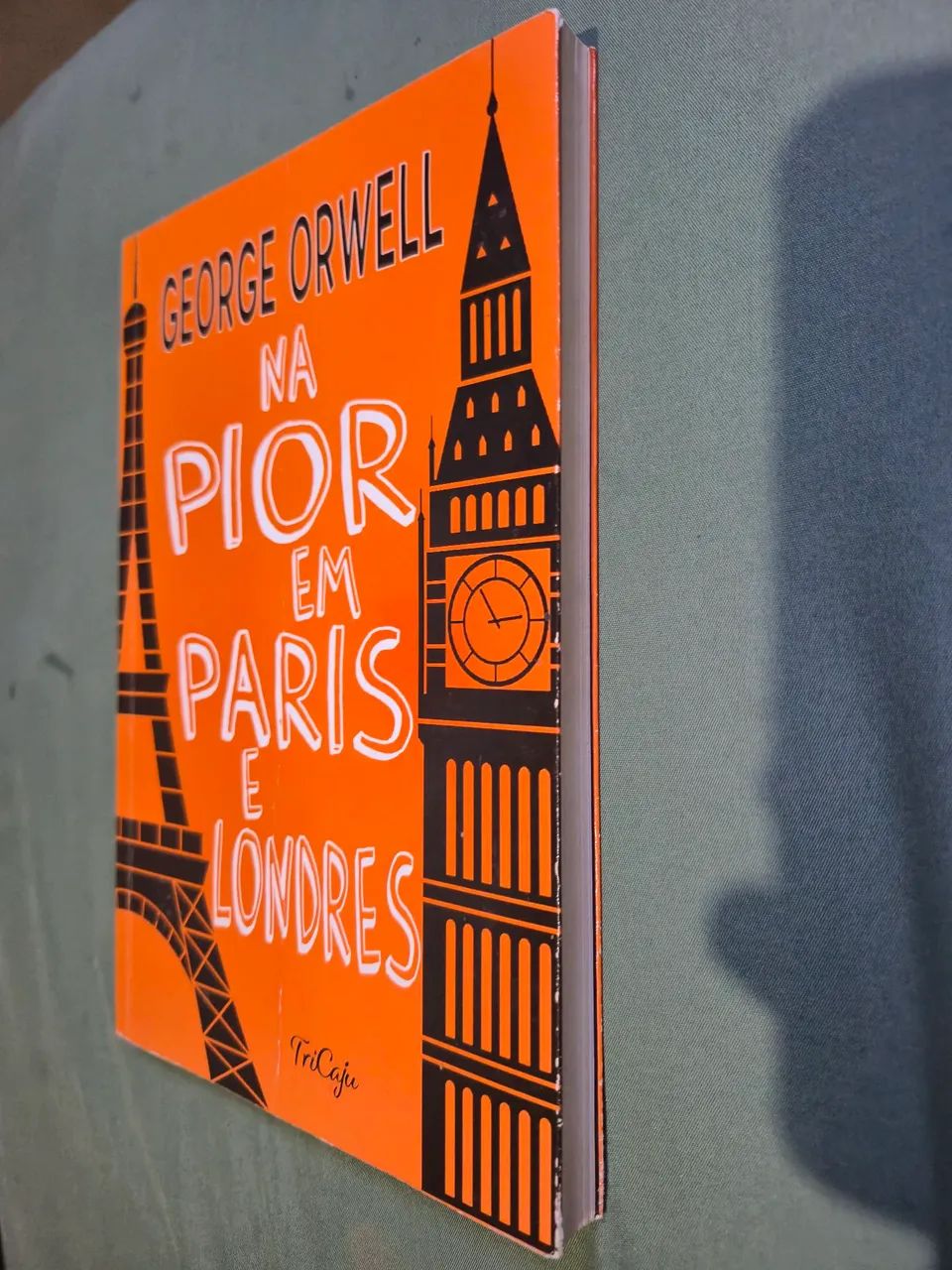 Na pior em Paris e Londres! Usado.  Entrega via correios.  - Foto 2