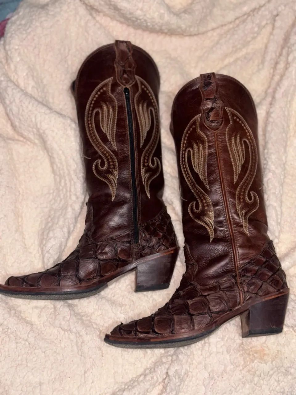 Bota de couro de pirarucu 