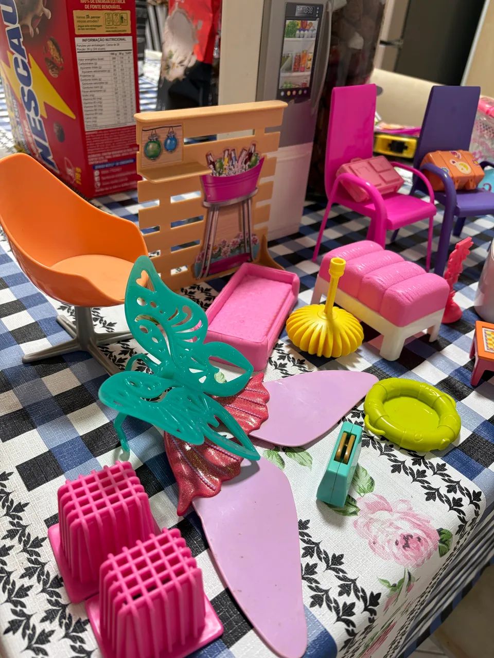Lote de acessórios e móveis da Barbie - Foto 3