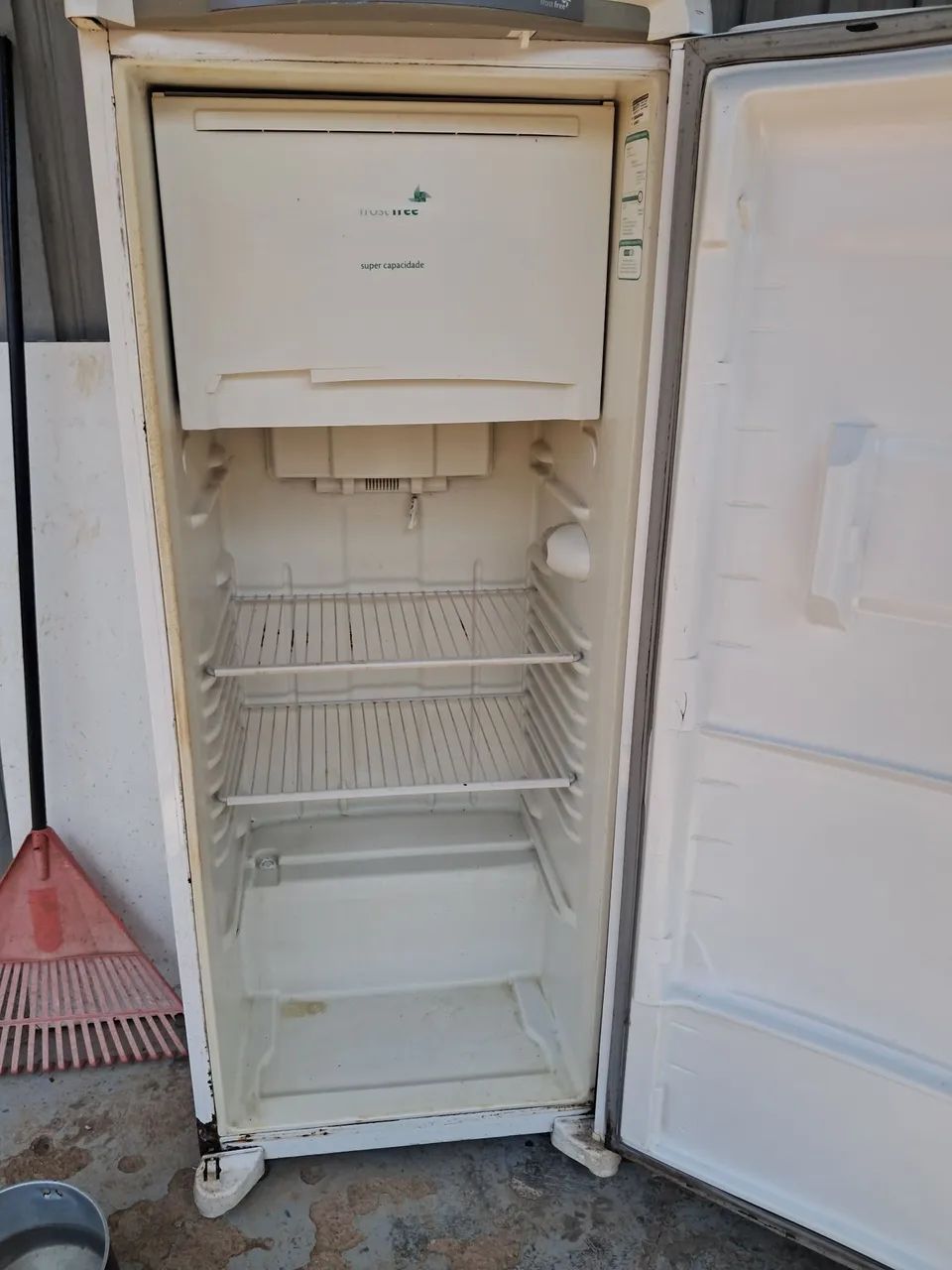 Vende-se geladeira funcionando perfeitamente  - Foto 2
