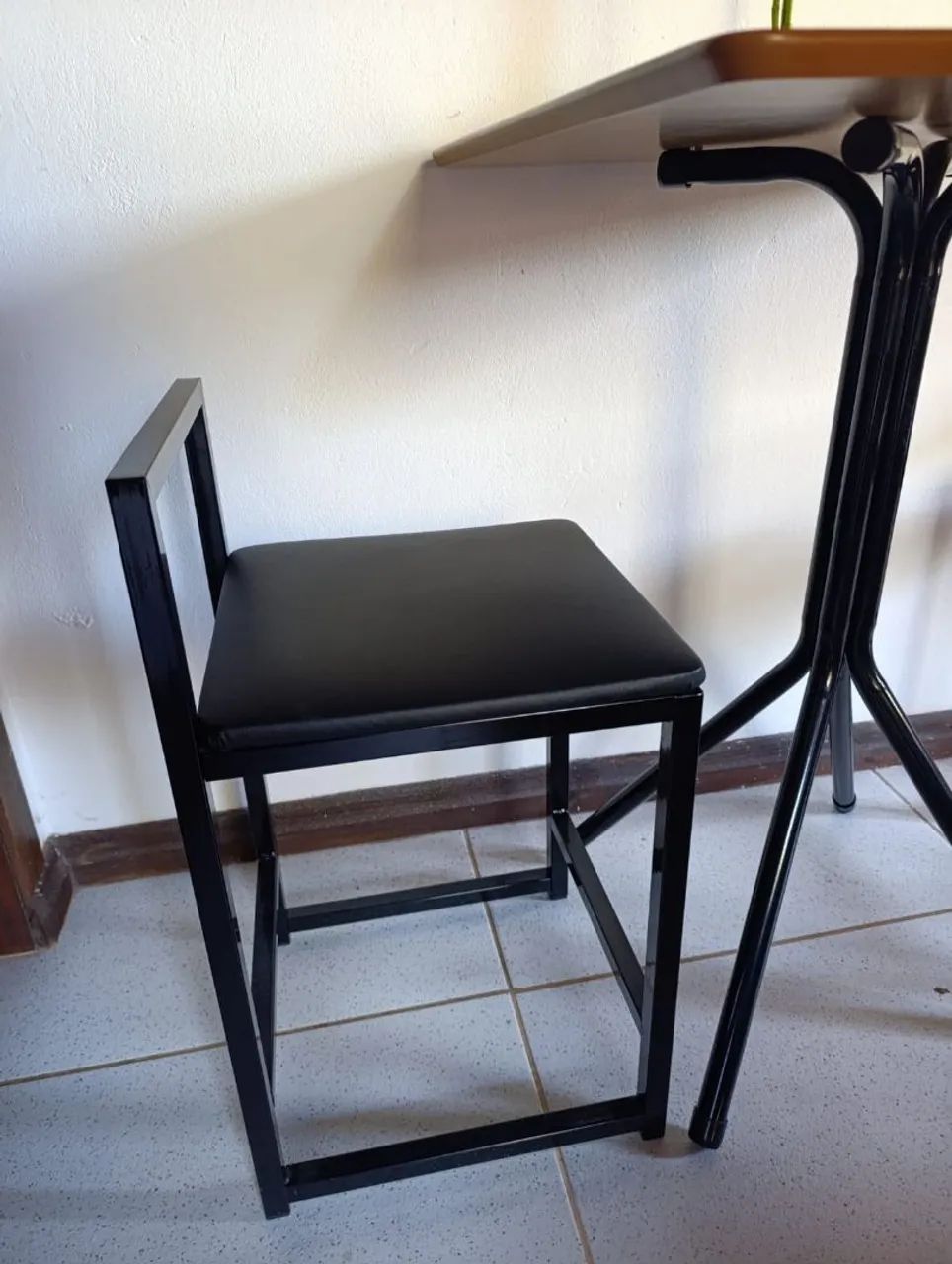 Jogo de Mesa e Bancos  - Foto 4