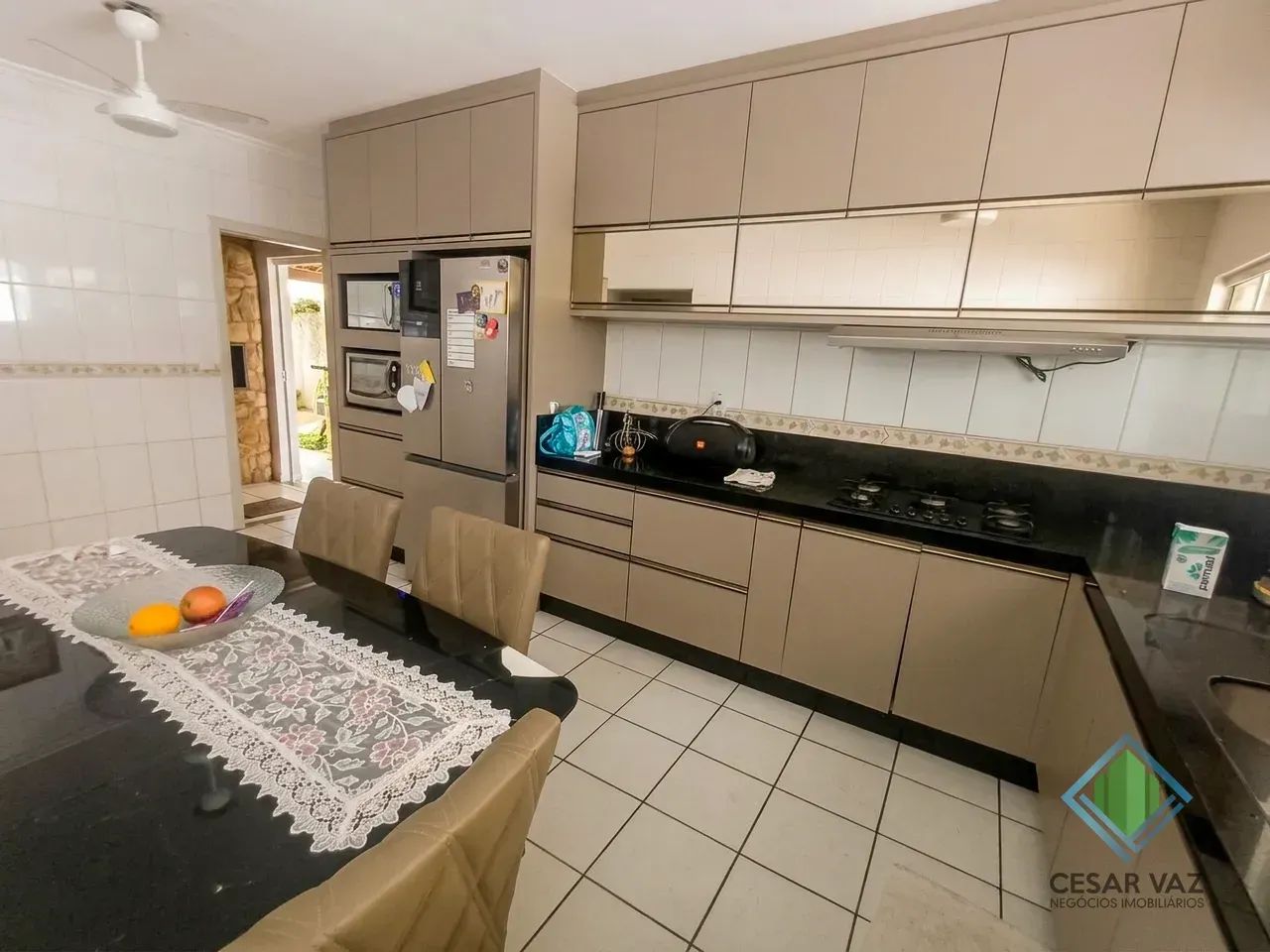 Imóvel para venda possui 259 metros quadrados com 3 quartos - Foto 5