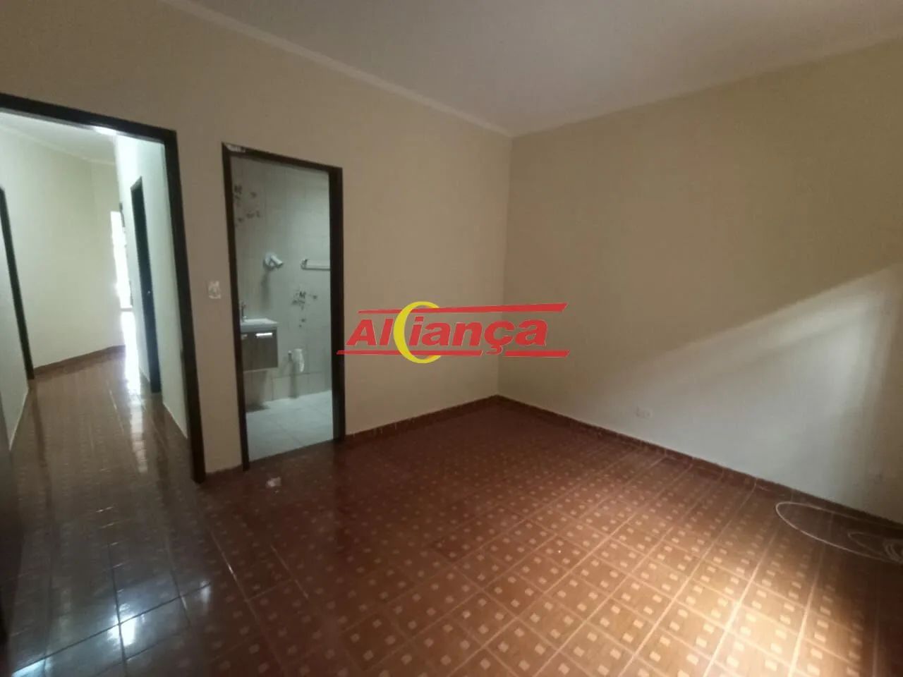 Casa com 178m² à locação, 3 quartos sendo 1 suíte, 2 vagas no Jadim Santa Barbara - Guarul - Foto 12