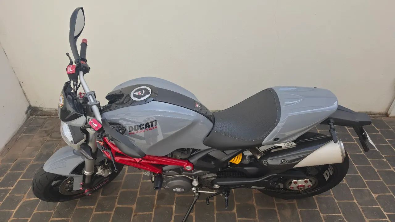 Ducati Monster 796 - Foto 4