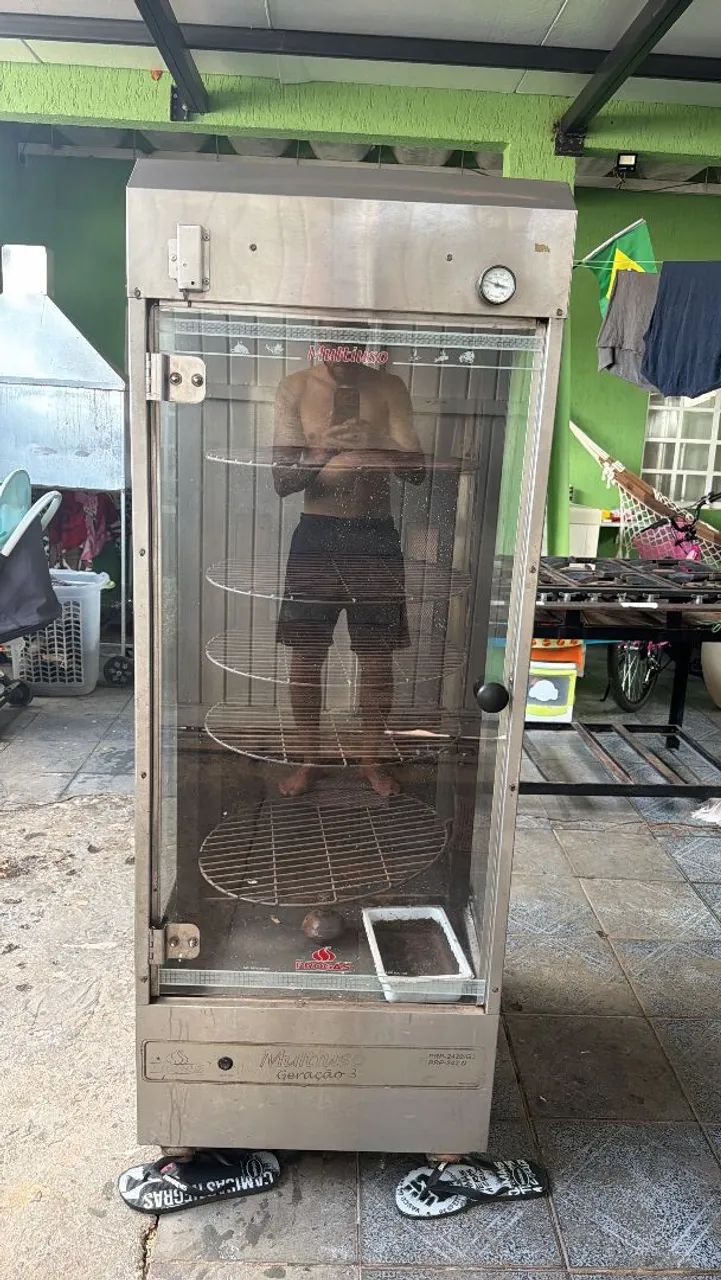 Máquina de assar frango. Em ótimo estado.