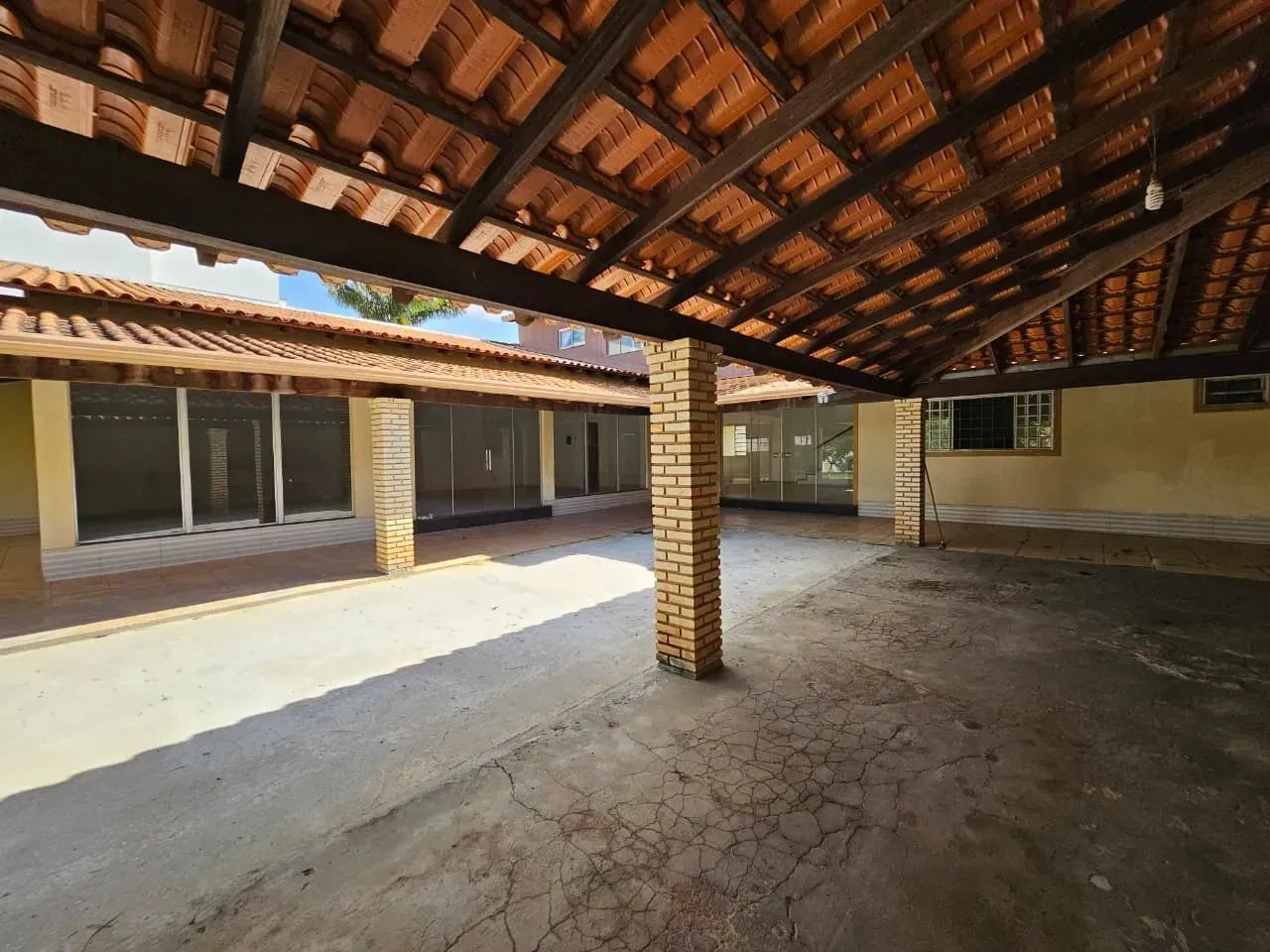 Conforto e Espaço: Casa de 2 Pavimentos com Área Verde e Frutíferas - Foto 2