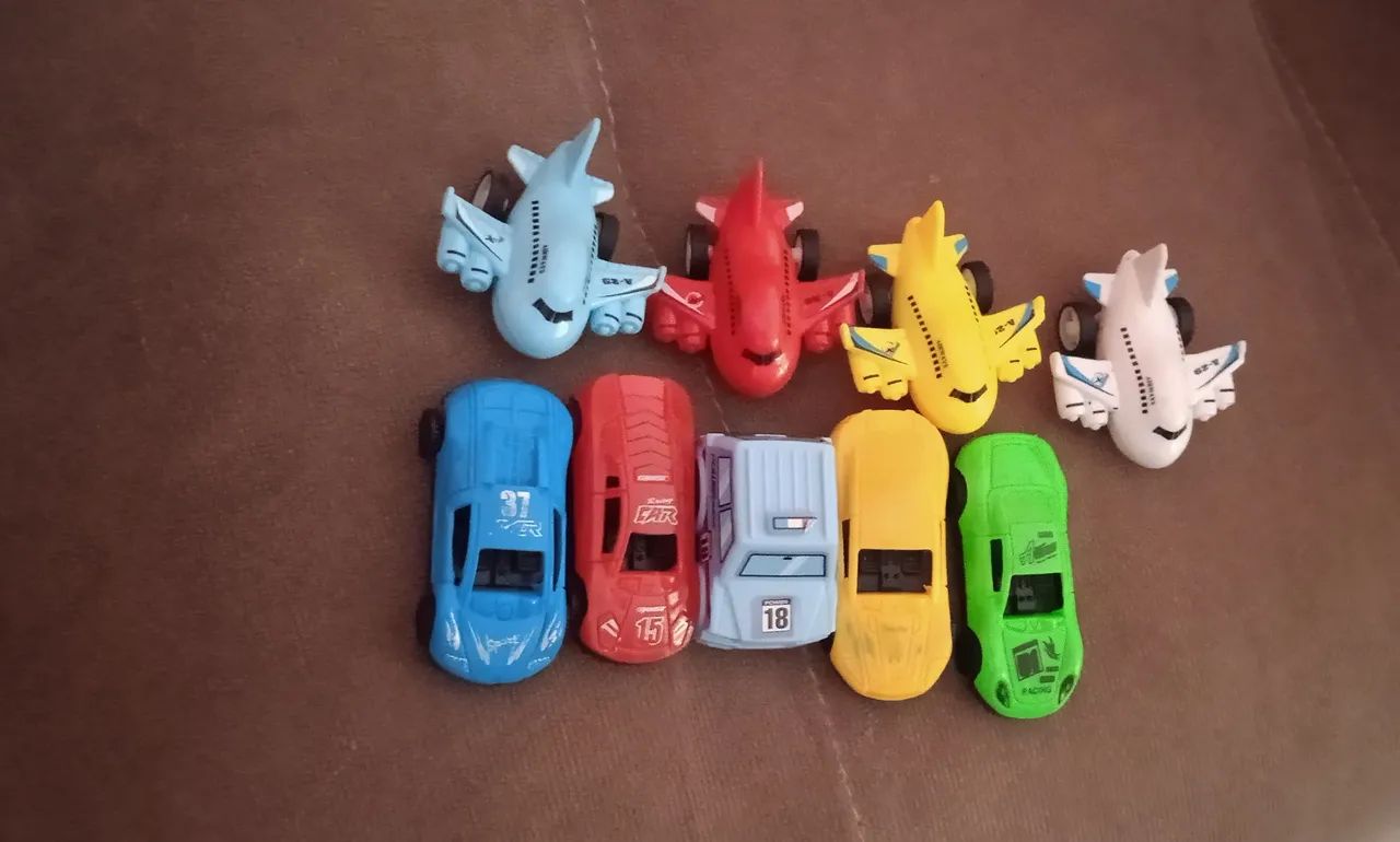 Kit Carrinhos e aviões - Foto 4