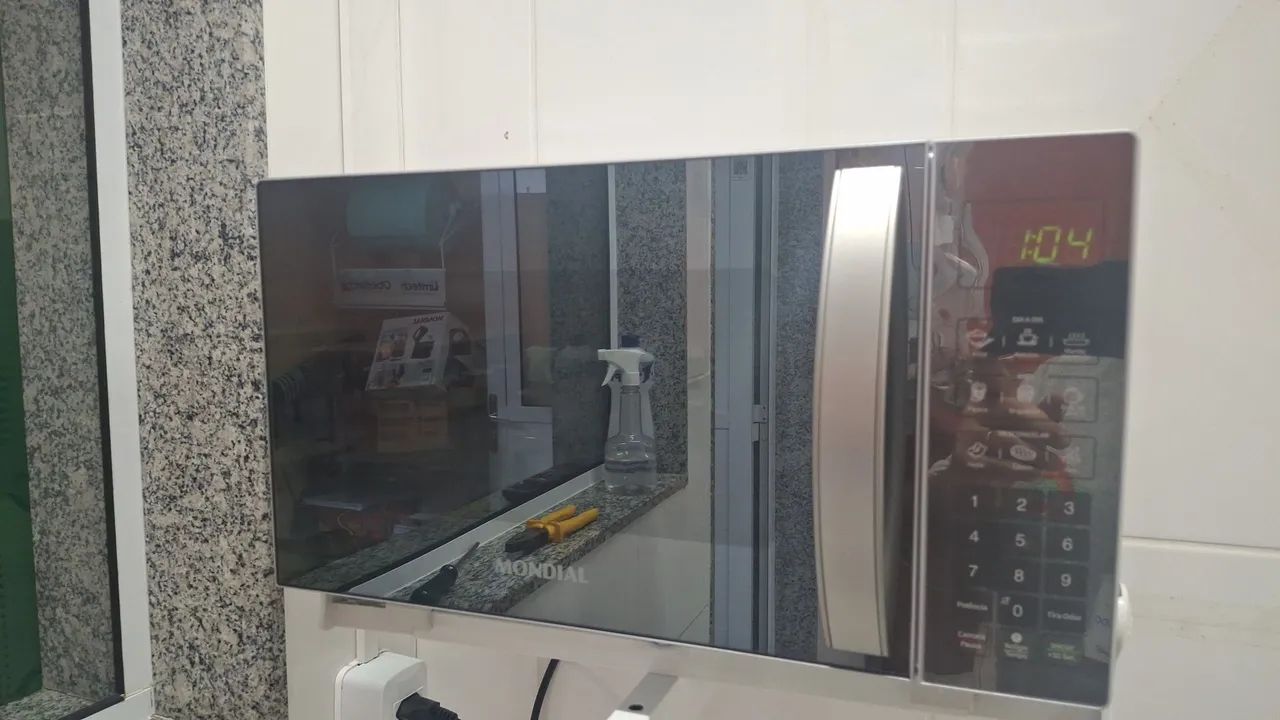 Microondas BRASTEMP 30 litros 127 v usado  - Foto 2