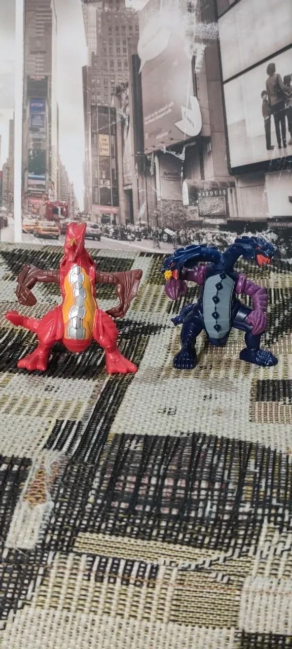 Figuras Bakugan Dragonoide Vermelho e Hydranoid Azul - 10 cm (Par)