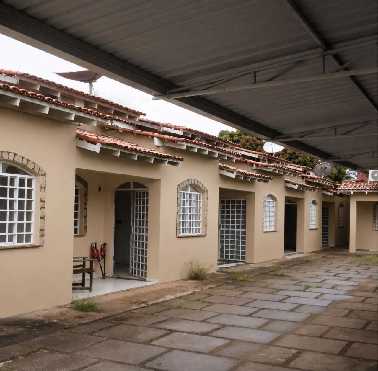 Alugo apartamento com suíte, sala e cozinha conjugados lavanderia e mais garagem coberta  - Foto 4
