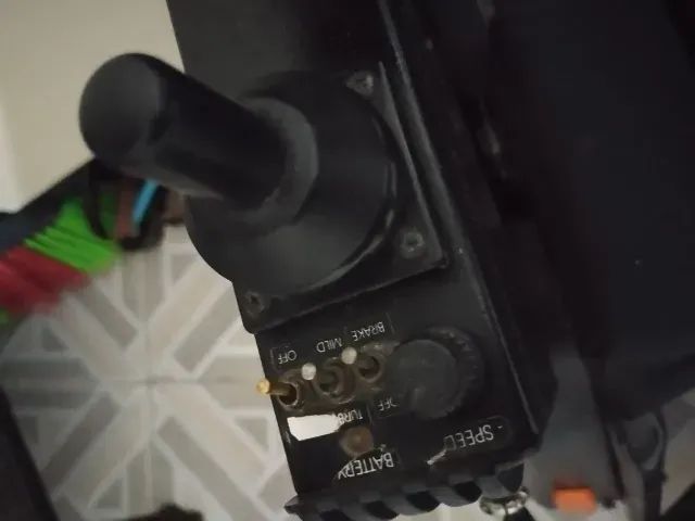 Cadeira de rodas motorizada - Foto 4