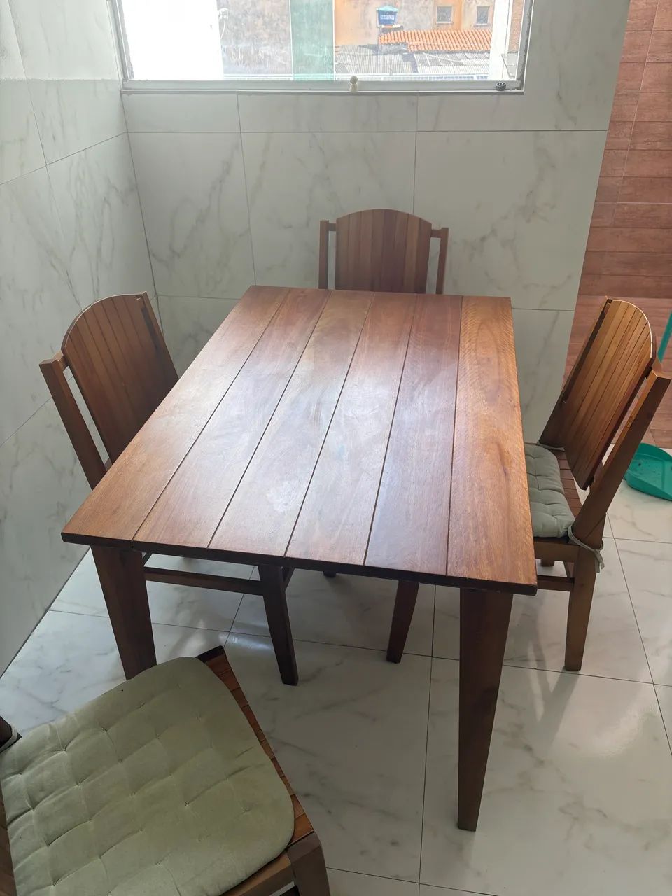 Mesa com quatro cadeiras  - Foto 3