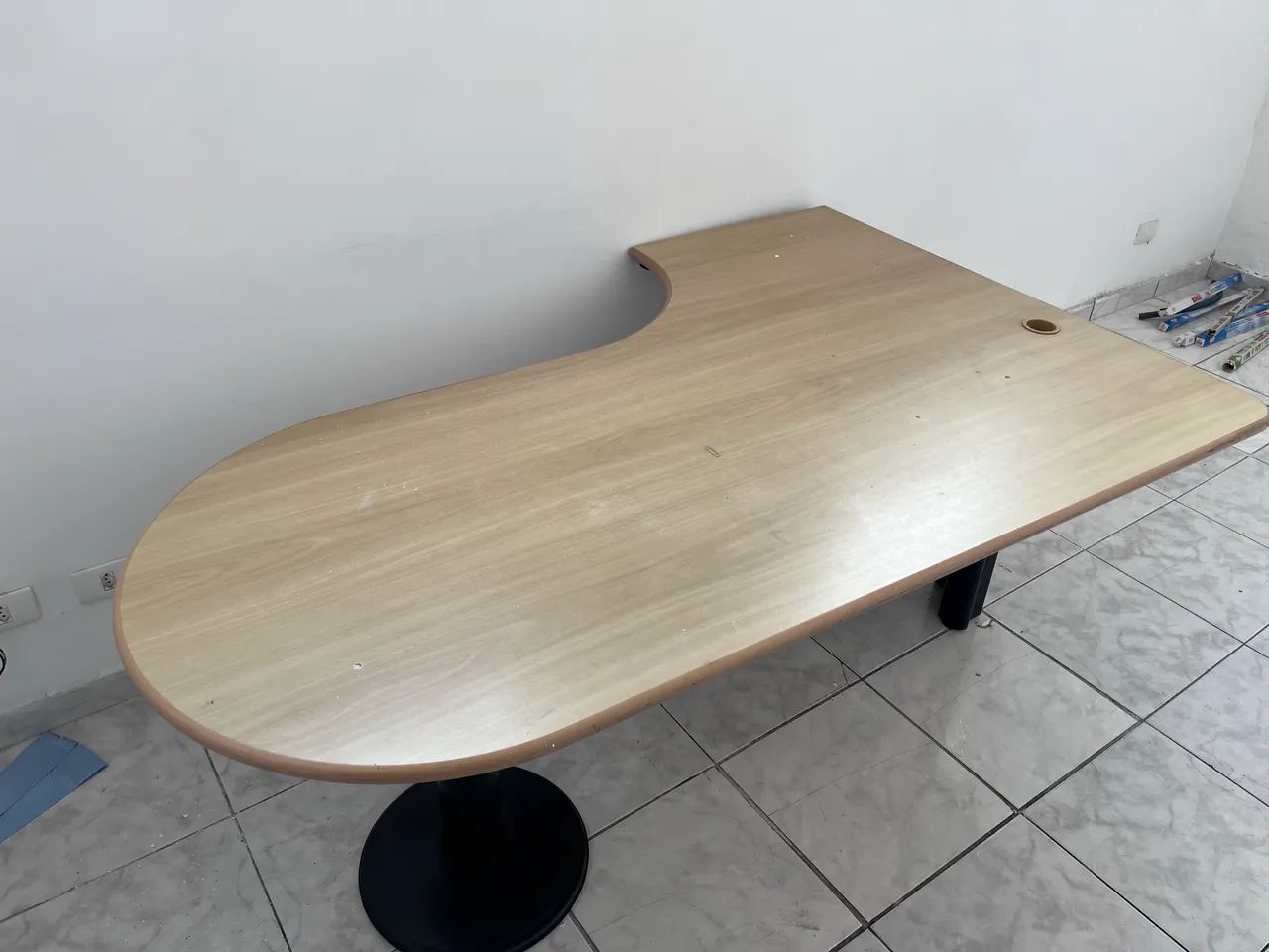 Mesa escritório em L 
