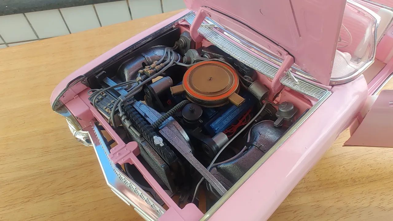 Miniatura carrinho antigo anos 90 Cadillac Maisto 1/12 não 1/18 rosa raridade  - Foto 6