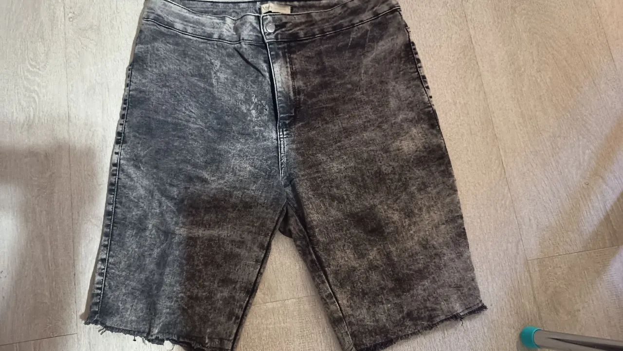 Bermuda jeans preta estonada plus size + regata algodão - Foto 2