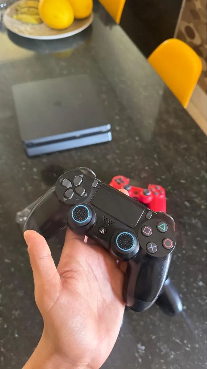 Ps4 Slim (com 4 manetes) - Foto 3