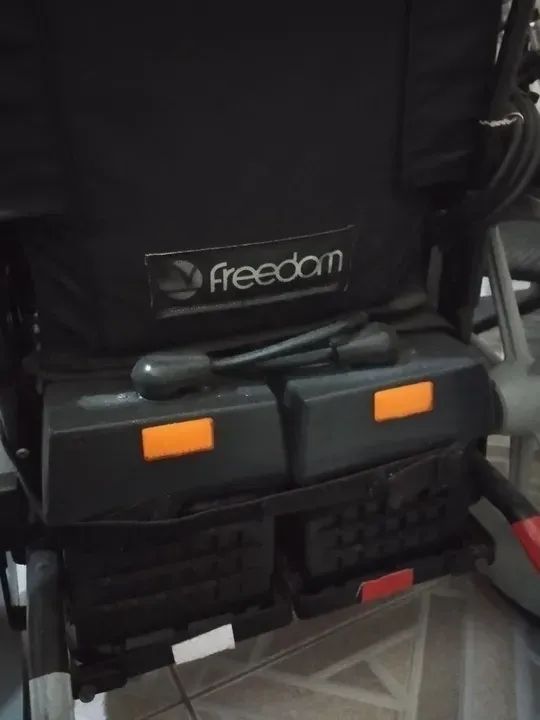 Cadeira de rodas motorizada - Foto 6