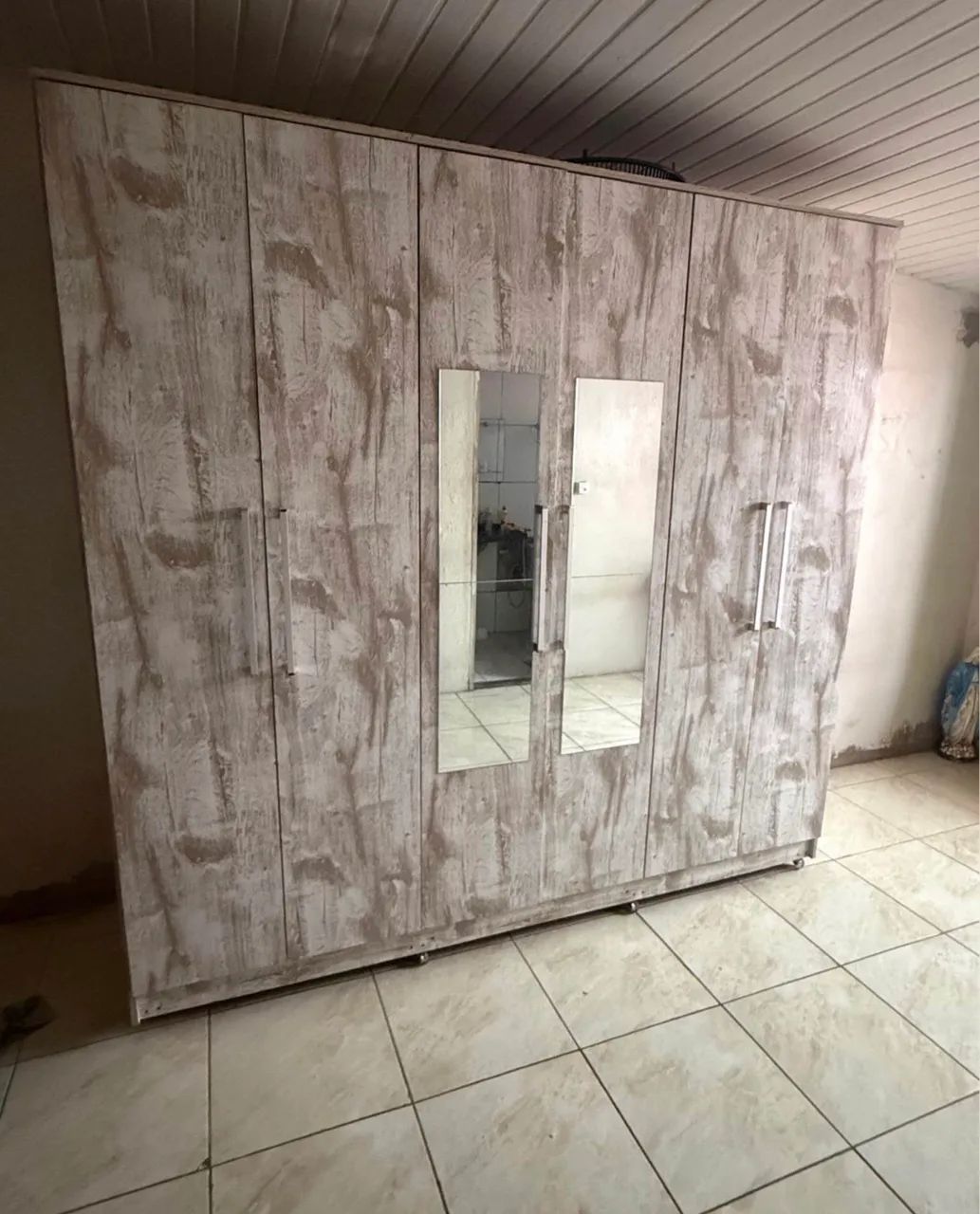 Guarda Roupa de 6 portas